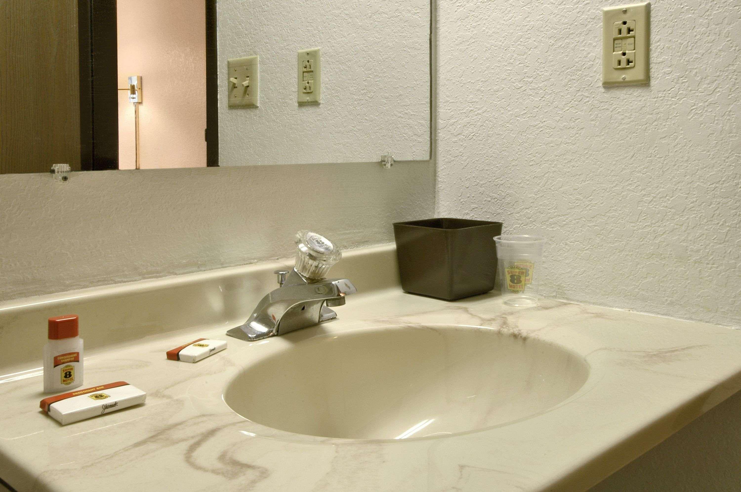 Super 8 Butler Hotel Kamer foto