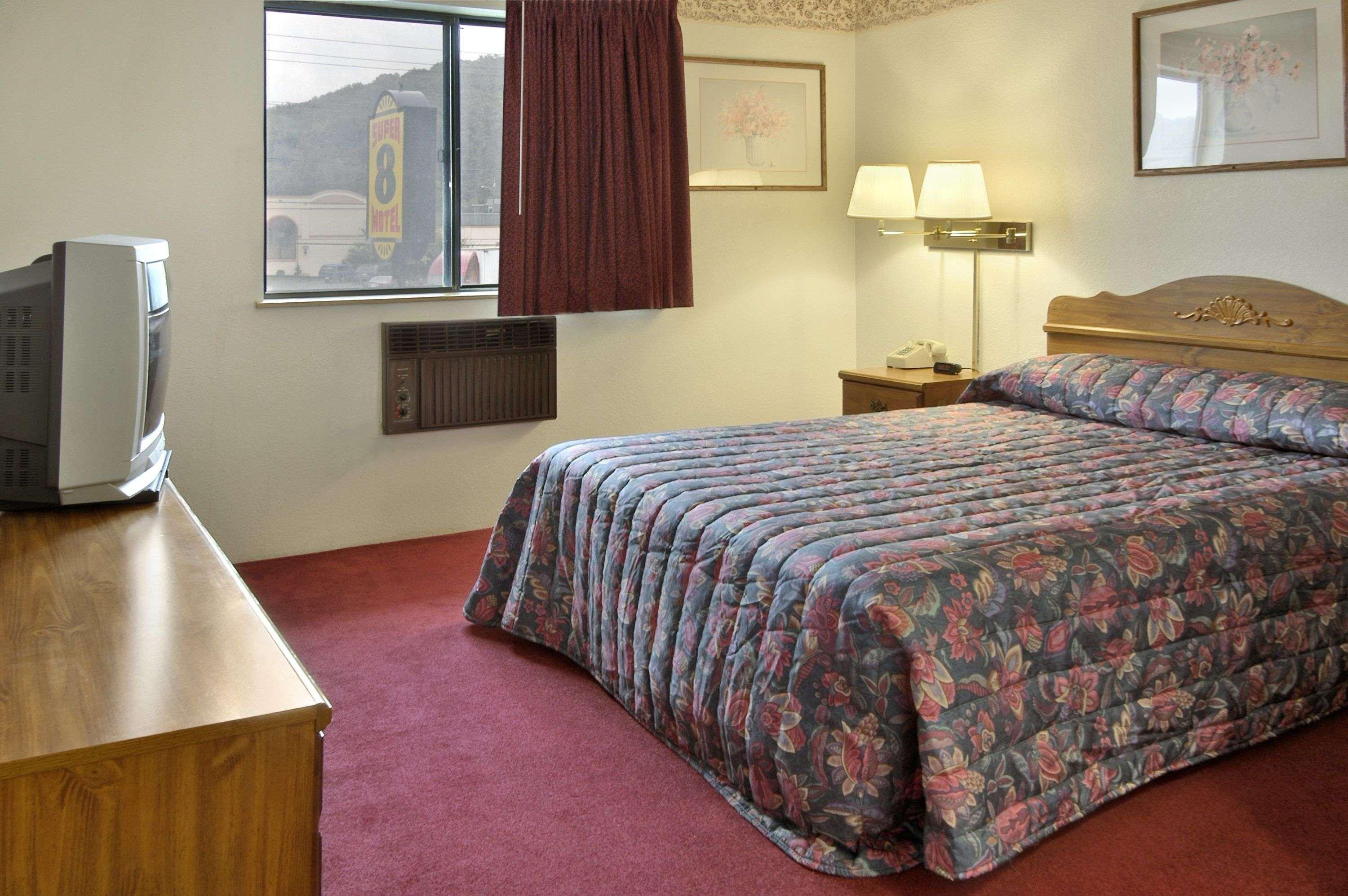 Super 8 Butler Hotel Kamer foto